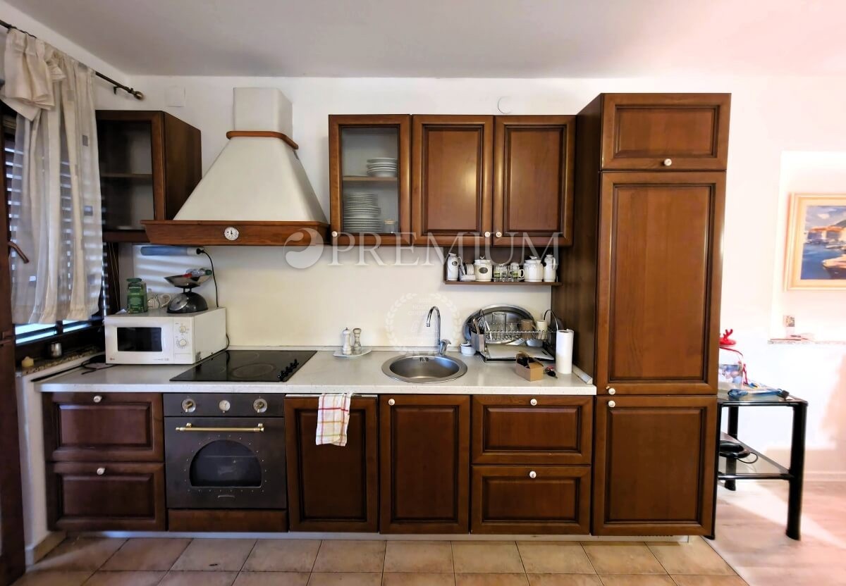 Malinska, opremljeno stanovanje v pritličju!