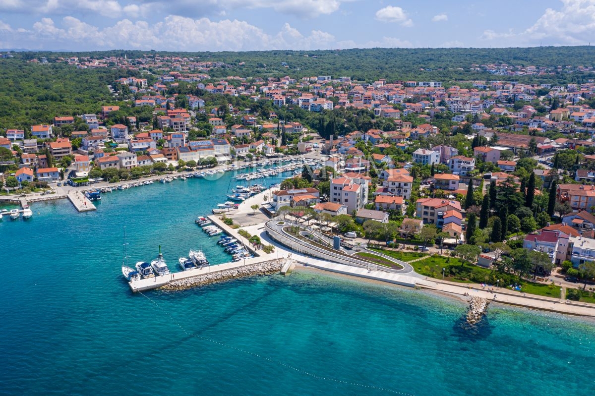 Malinska center, zemljišče za 3 hiše, 80 m od morja!