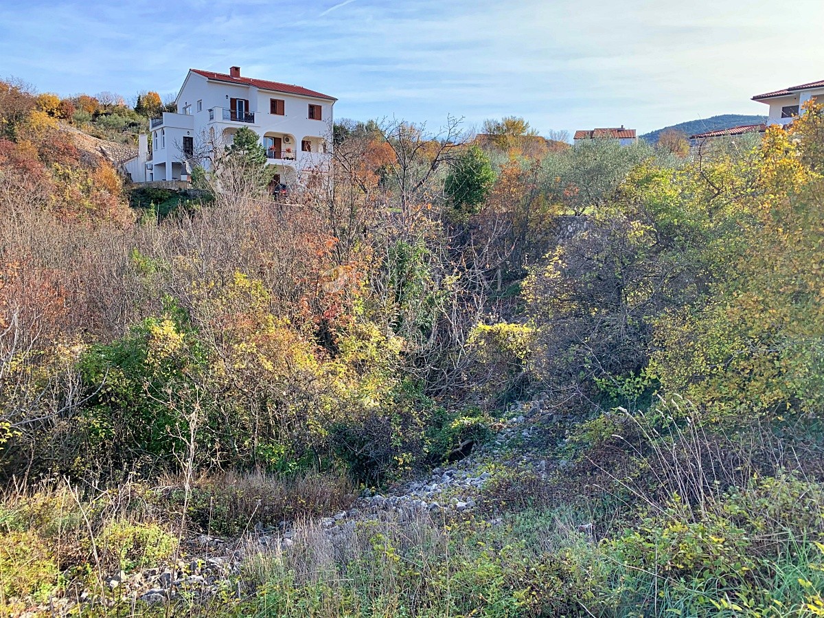 Vrbnik, gradbeno zemljišče s prekrasnim pogledom na morje!