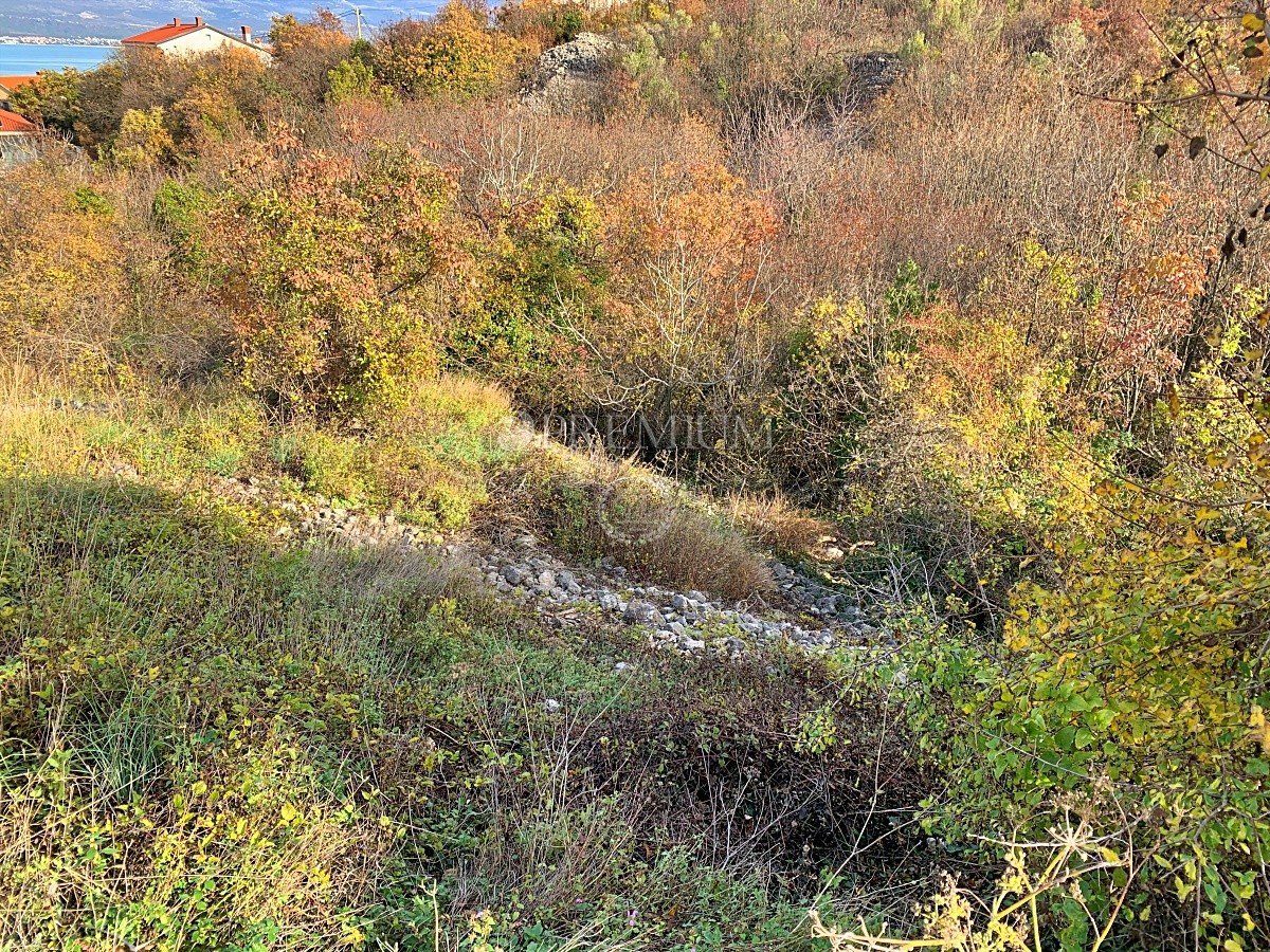 Vrbnik, gradbeno zemljišče s prekrasnim pogledom na morje!