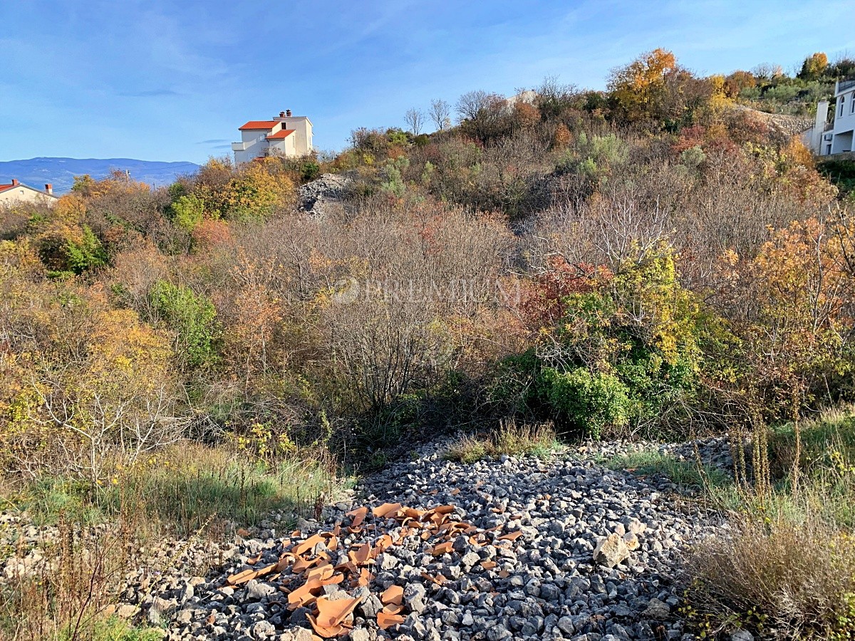 Vrbnik, gradbeno zemljišče s prekrasnim pogledom na morje!