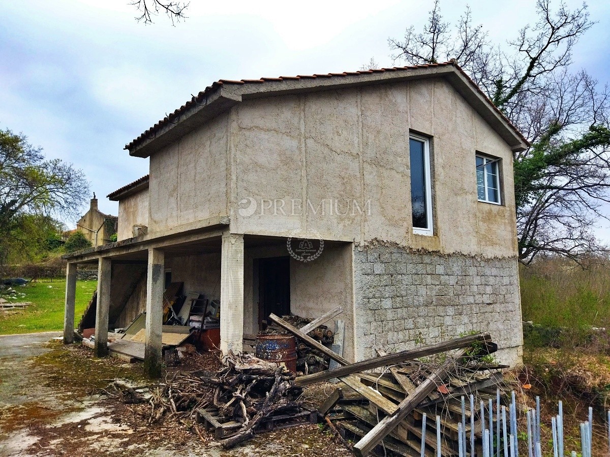 Okolica Dobrinja, rustikalna hiša na mirni lokaciji!