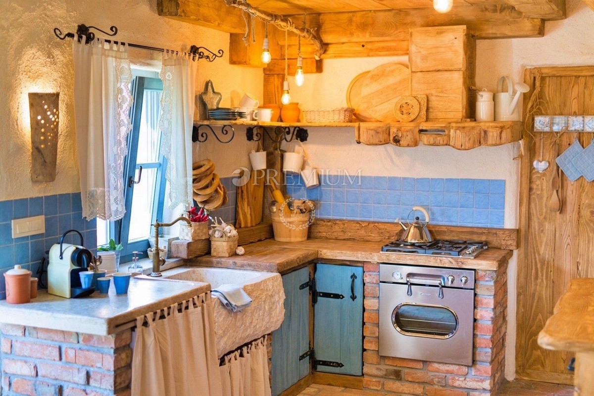 Malinska, apartma urejen v rustikalnem stilu z bazenom!