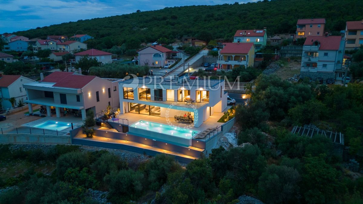 Krk, okolica, vila z bazenom na robu gradbenega območja!