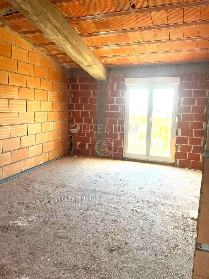 Malinska, hiša dvojček z dvema stanovanjskima enotama!