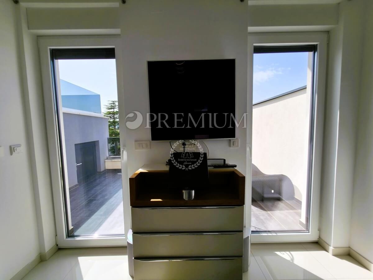 Njivice, 2 opremljena apartmaja z lepim pogledom na morje