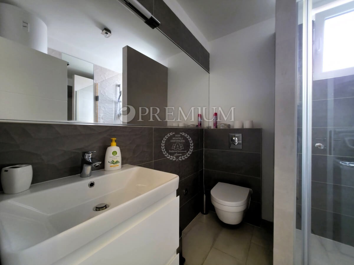 Njivice, 2 opremljena apartmaja z lepim pogledom na morje