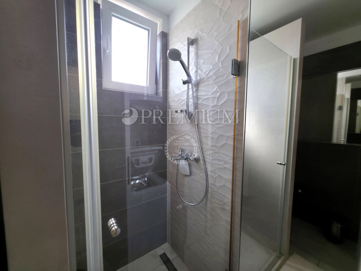 Njivice, 2 opremljena apartmaja z lepim pogledom na morje