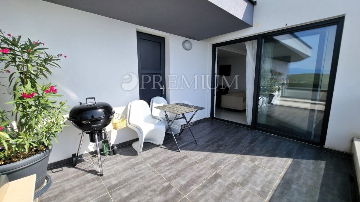 Njivice, 2 opremljena apartmaja z lepim pogledom na morje