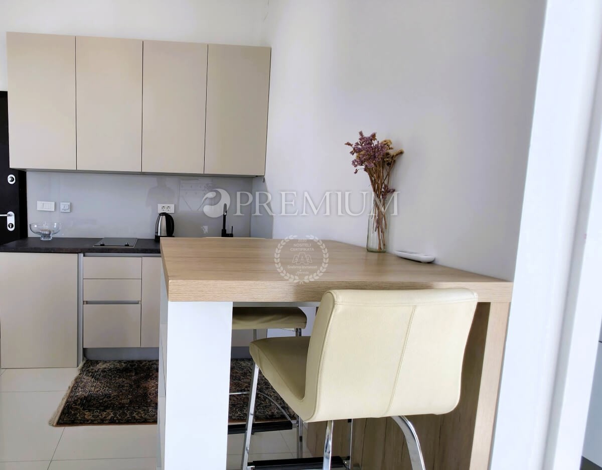 Njivice, 2 opremljena apartmaja z lepim pogledom na morje