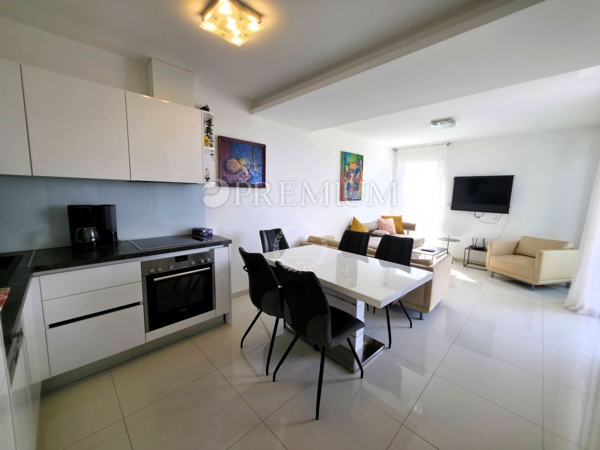 Njivice, 2 opremljena apartmaja z lepim pogledom na morje