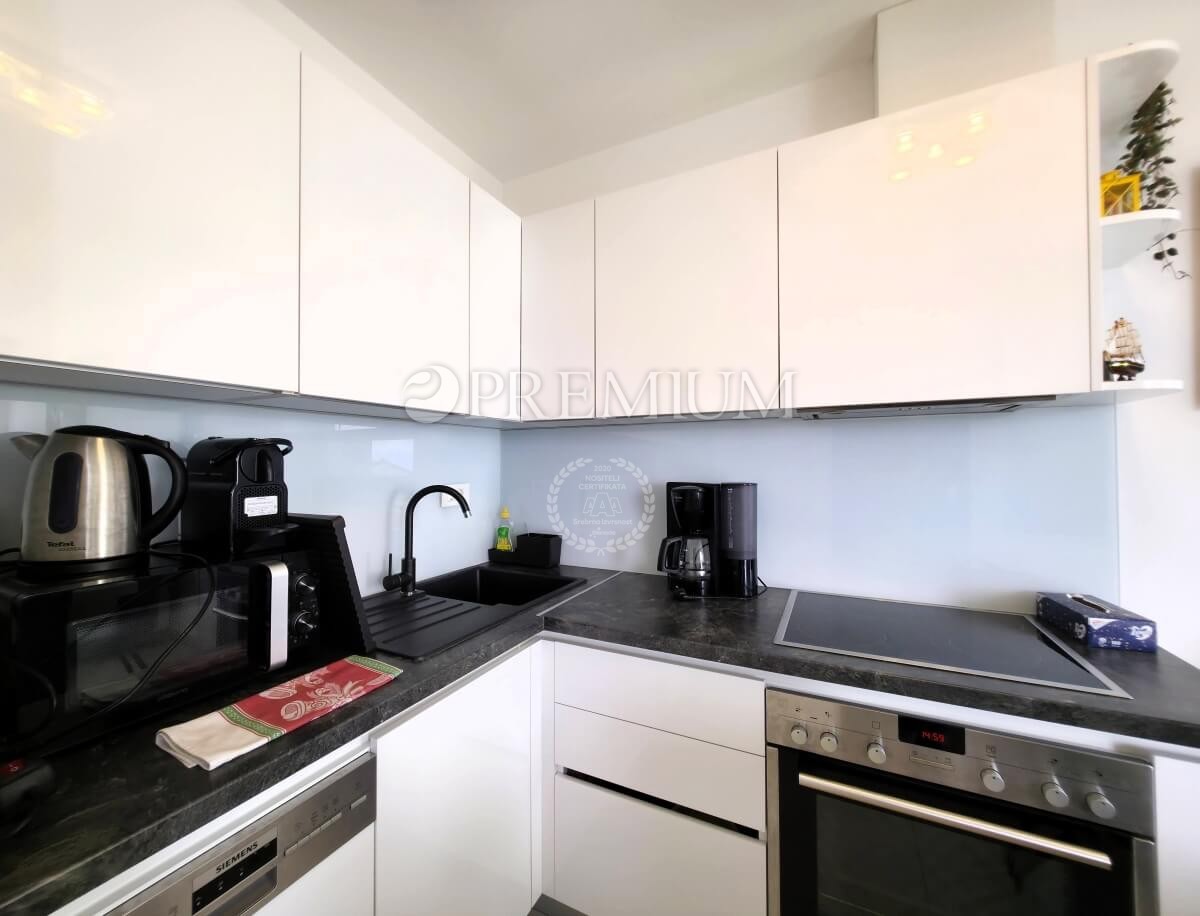 Njivice, 2 opremljena apartmaja z lepim pogledom na morje