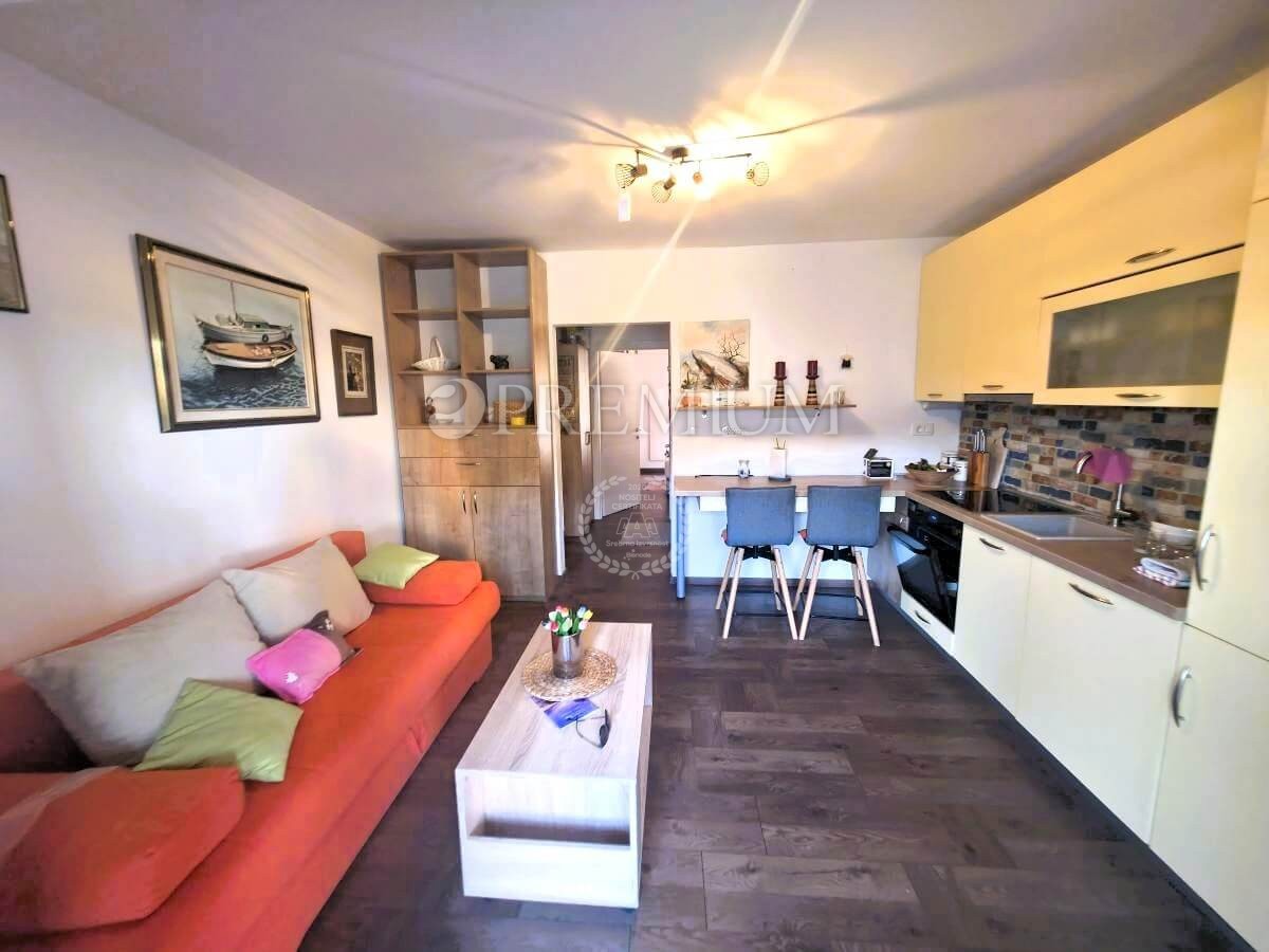 Njivice – apartma naprodaj – odlična lokacija!