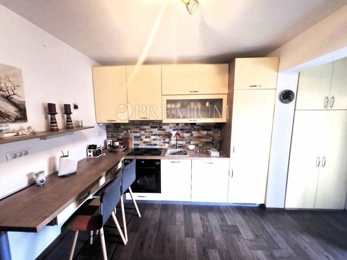 Njivice – apartma naprodaj – odlična lokacija!