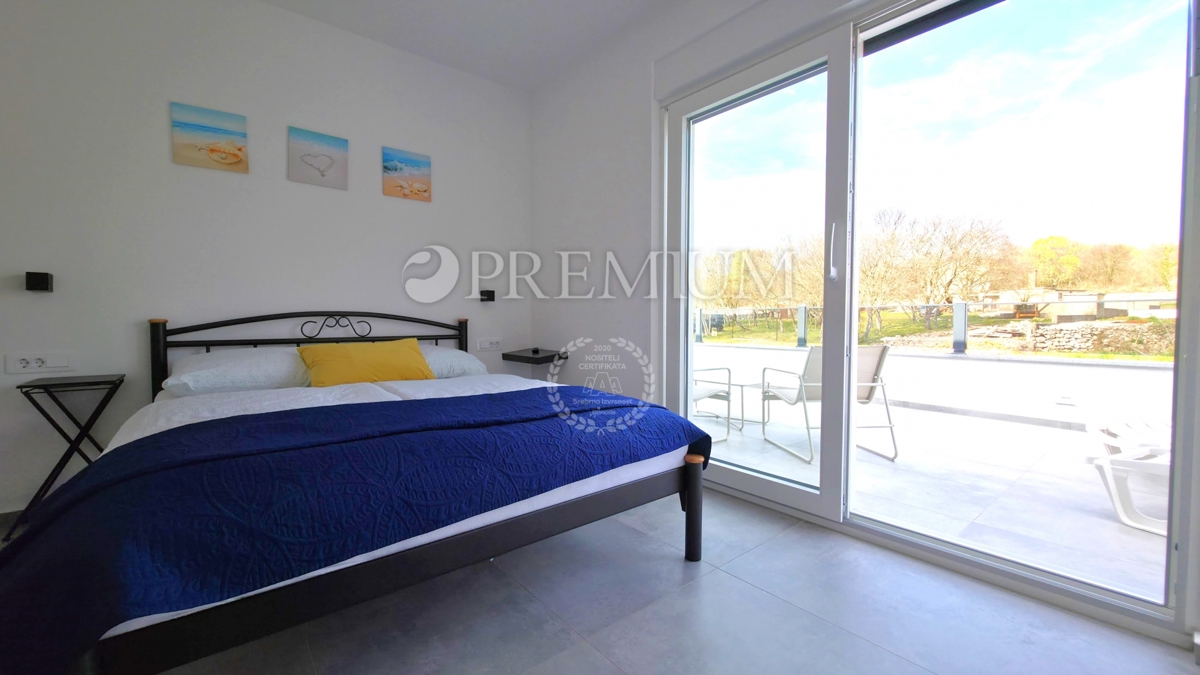 Okolica Krka, samostojna hiša z bazenom!