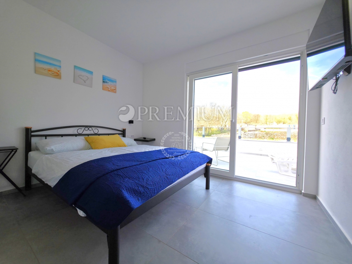 Okolica Krka, samostojna hiša z bazenom!