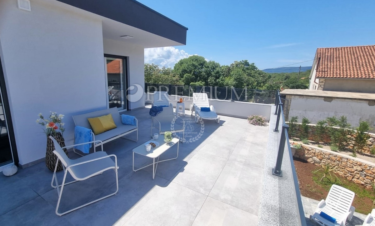 Okolica Krka, samostojna hiša z bazenom!