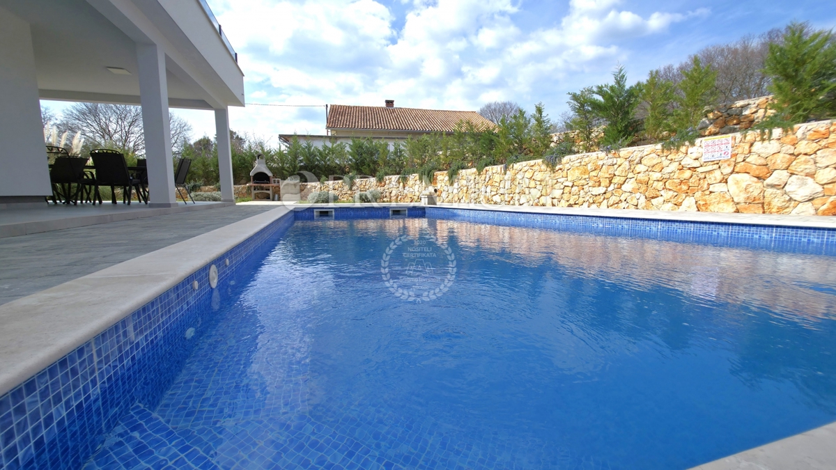 Okolica Krka, samostojna hiša z bazenom!