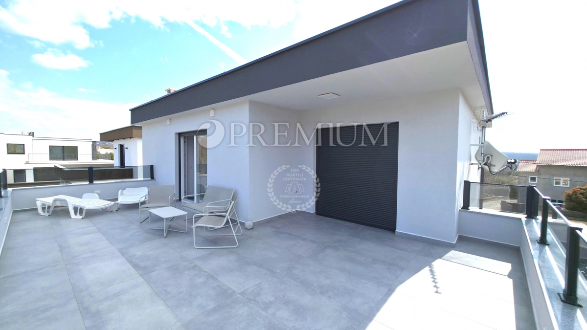 Okolica Krka, samostojna hiša z bazenom!