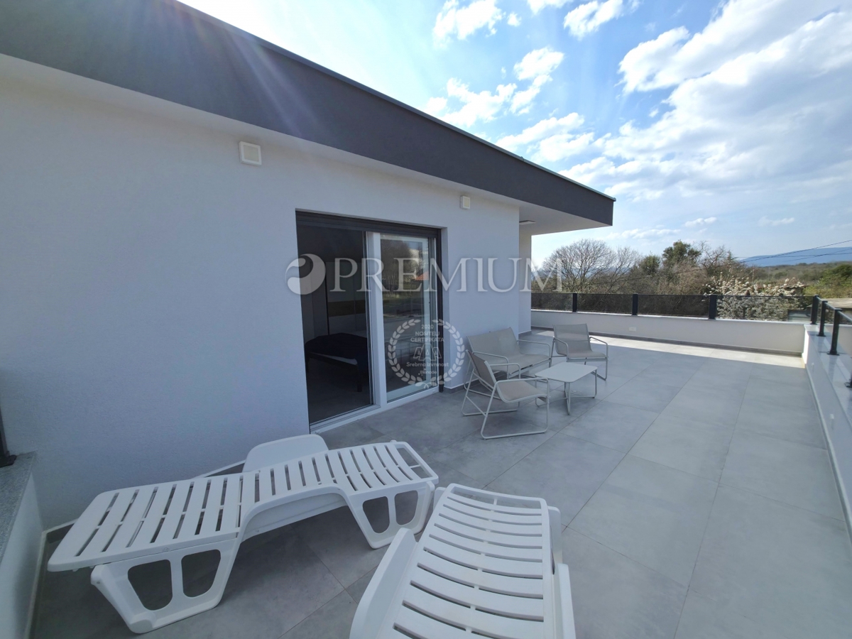 Okolica Krka, samostojna hiša z bazenom!