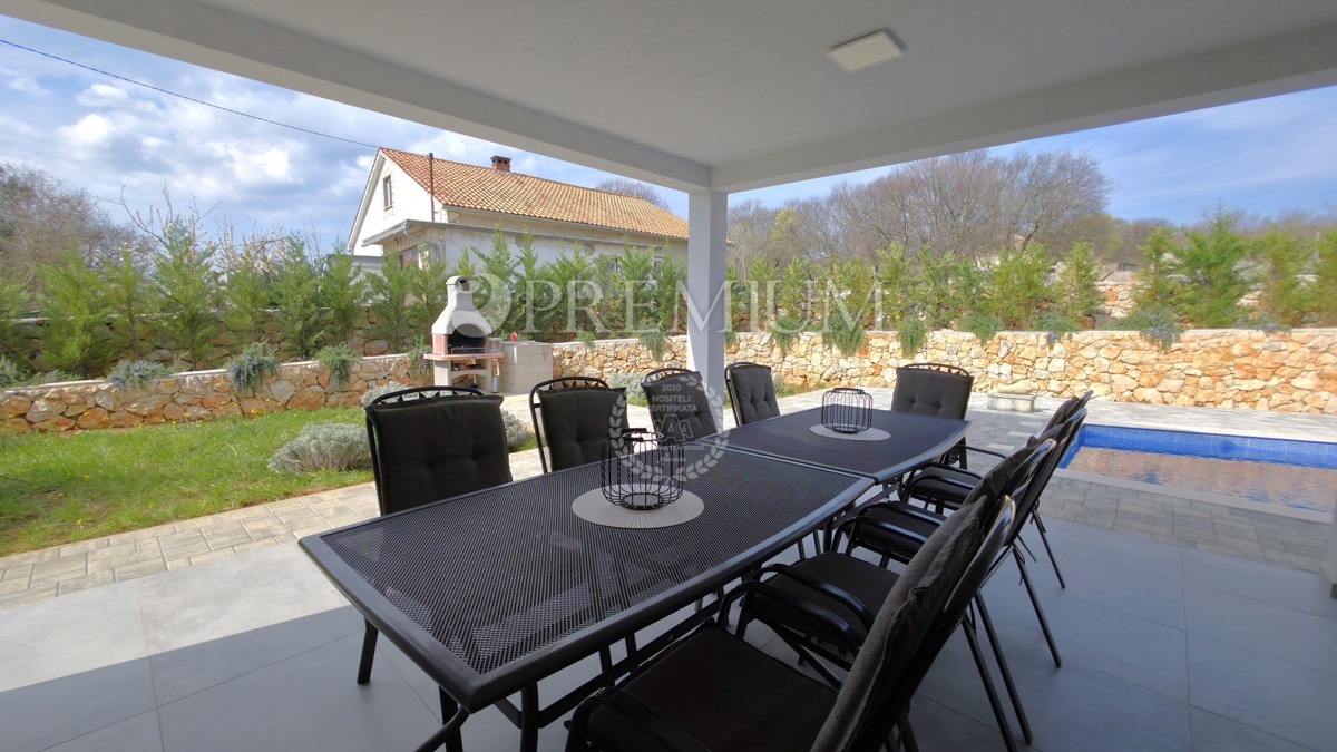 Okolica Krka, samostojna hiša z bazenom!