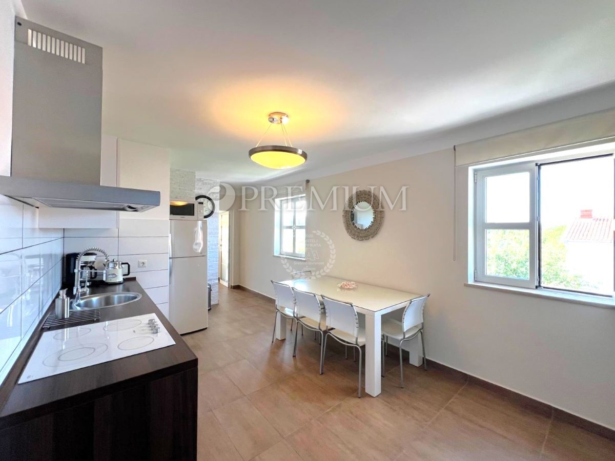 Malinska, opremljeno stanovanje blizu morja!