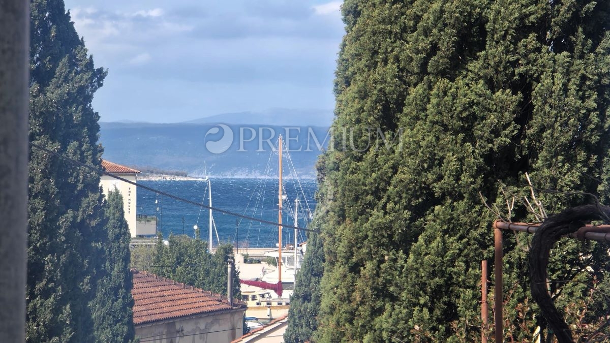 Malinska, hiša v centru, redkost na trgu!