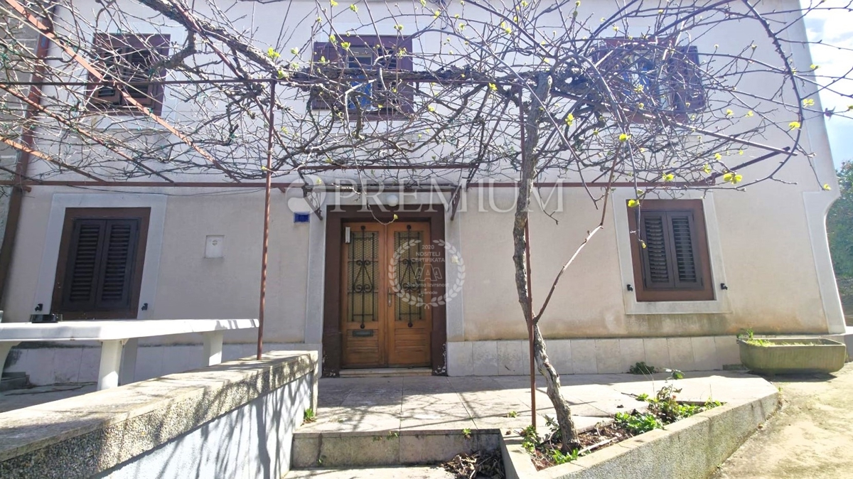 Malinska, hiša v centru, redkost na trgu!