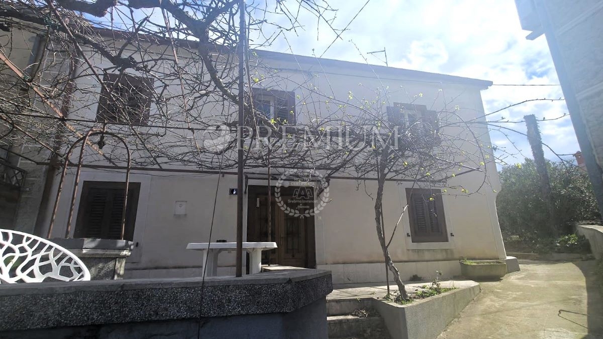 Malinska, hiša v centru, redkost na trgu!