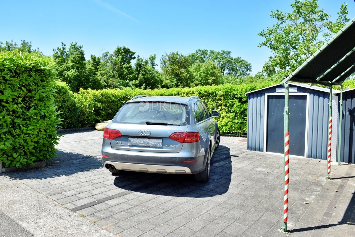 Malinska, na prodaju, dva velika apartmana od 390 m2 sa vrtom