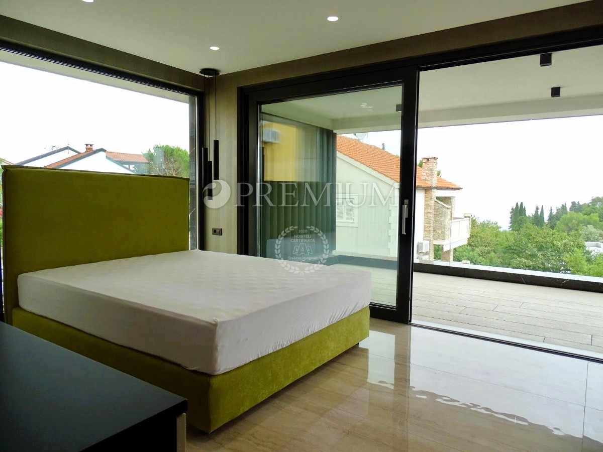 Malinska, prodamo, sodoben penthouse z odprtim pogledom na morje! Novogradnja!