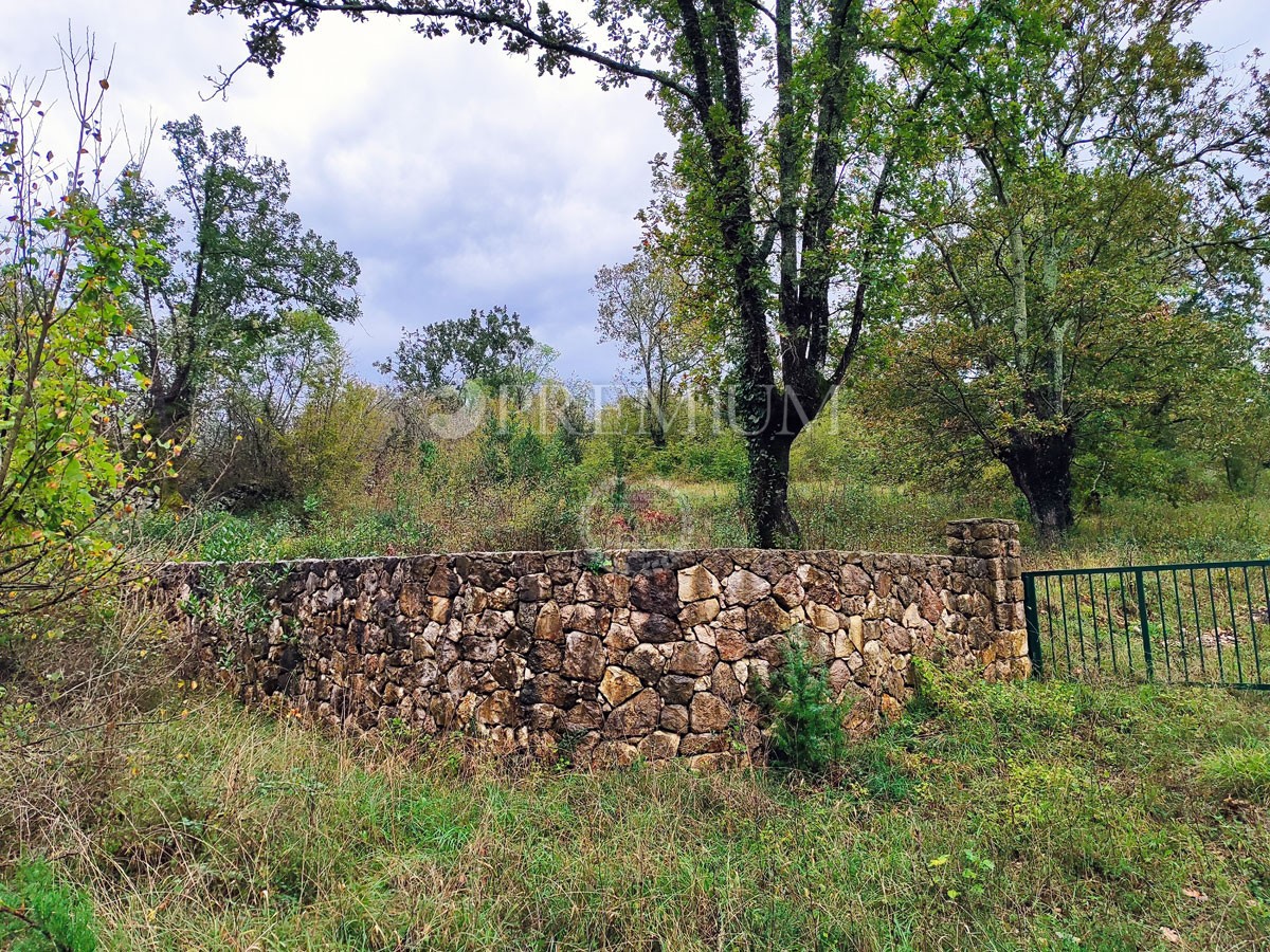 Malinska, zazidljivo zemljišče, le 160m od morja!