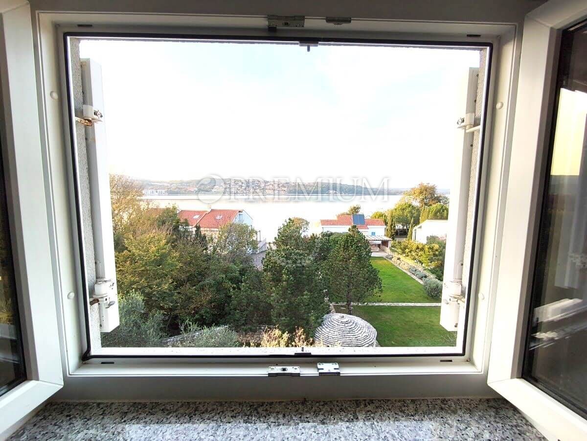 Soline, opremljen apartma s pogledom na morje, 150 m od plaže! 