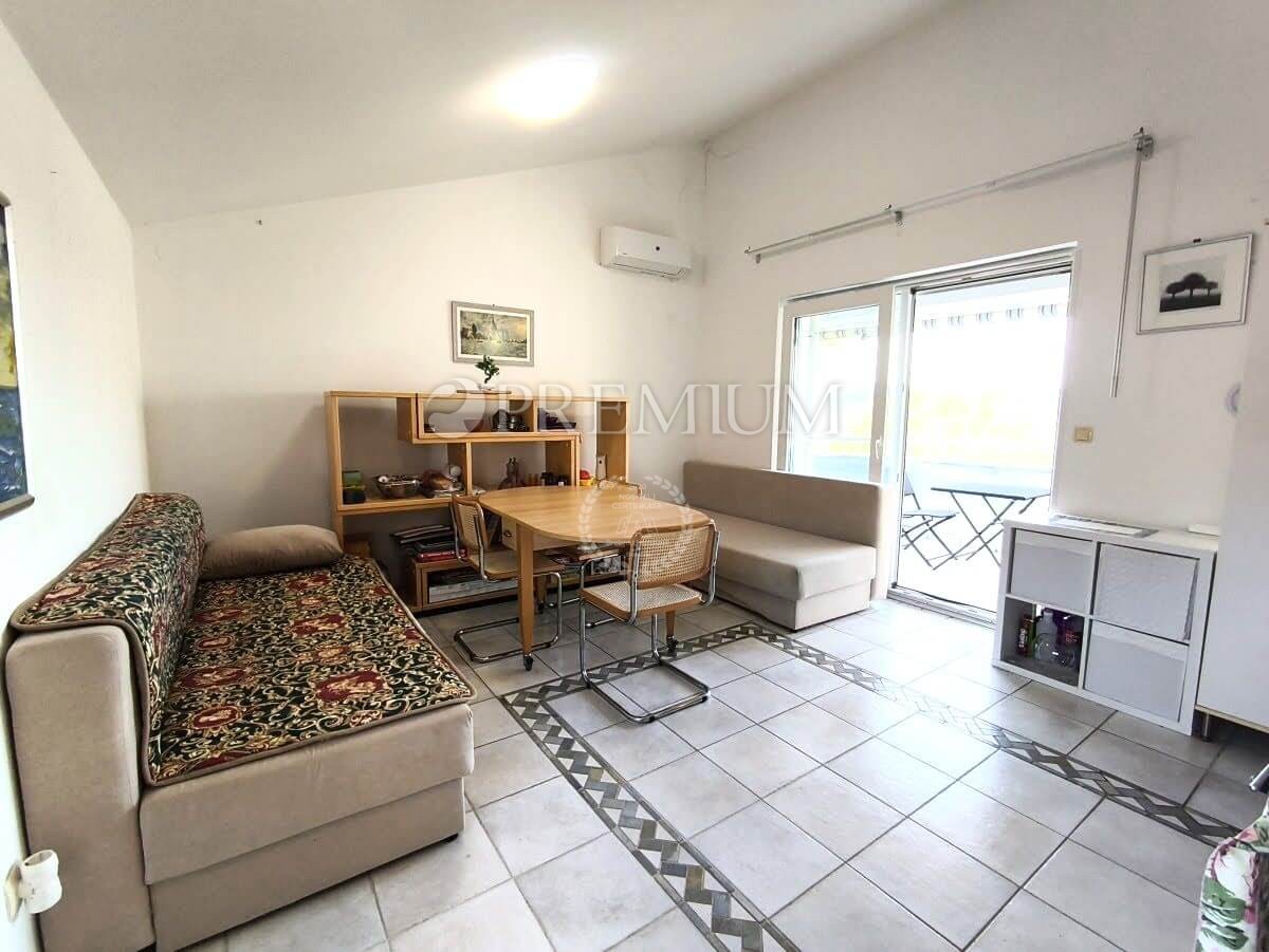 Soline, opremljen apartma s pogledom na morje, 150 m od plaže! 