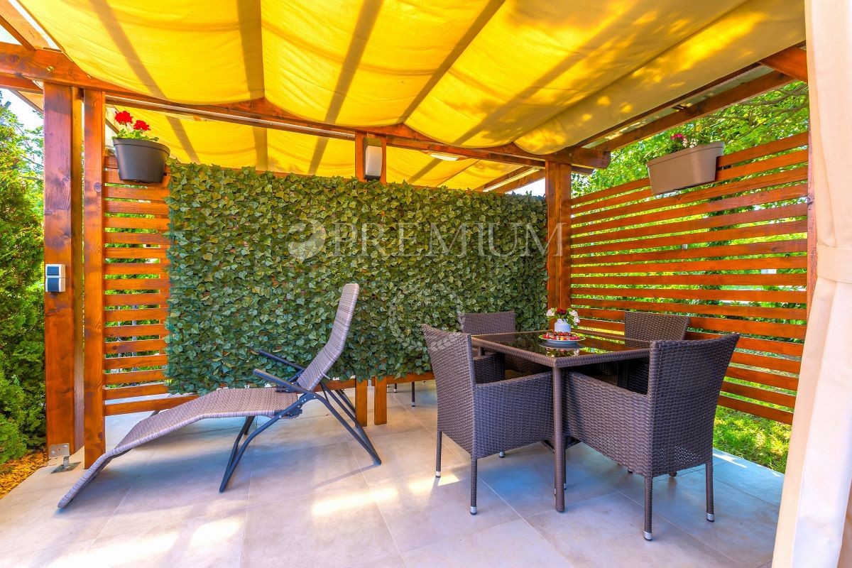 Malinska, apartma z urejenim vrtom in parkiriščem!