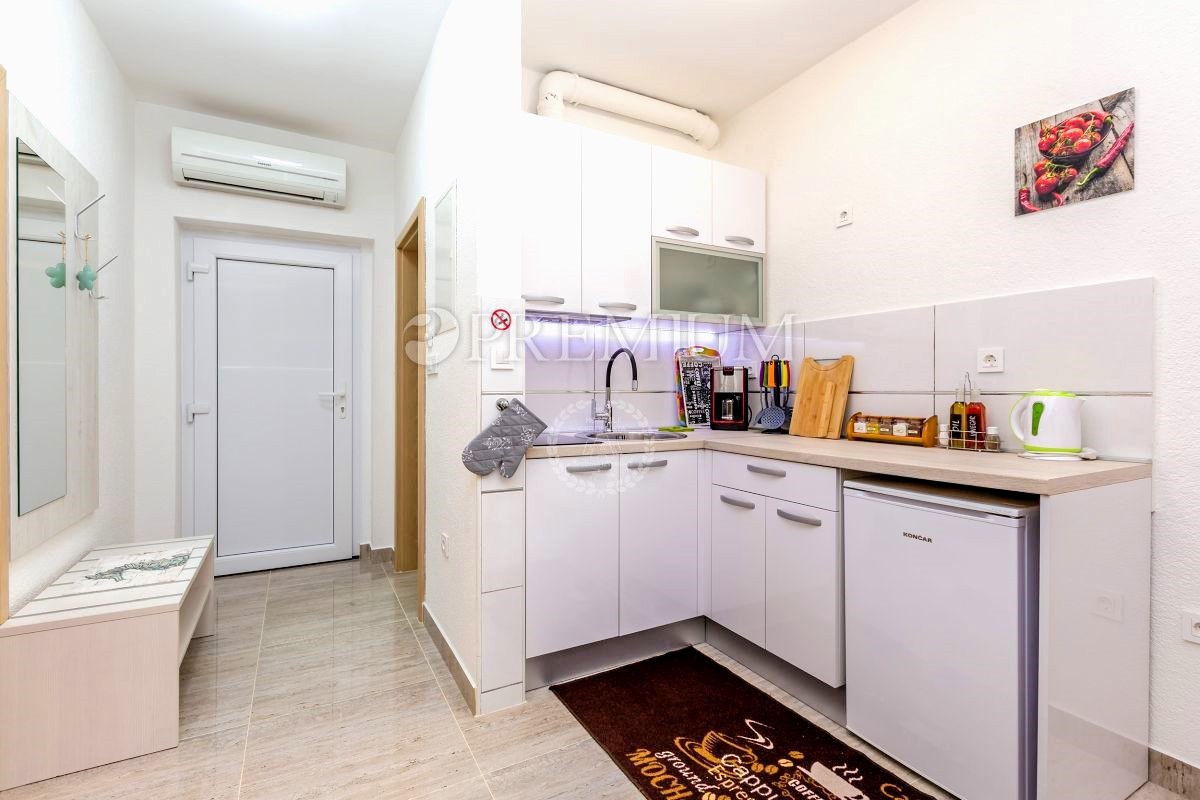 Malinska, apartma z urejenim vrtom in parkiriščem!