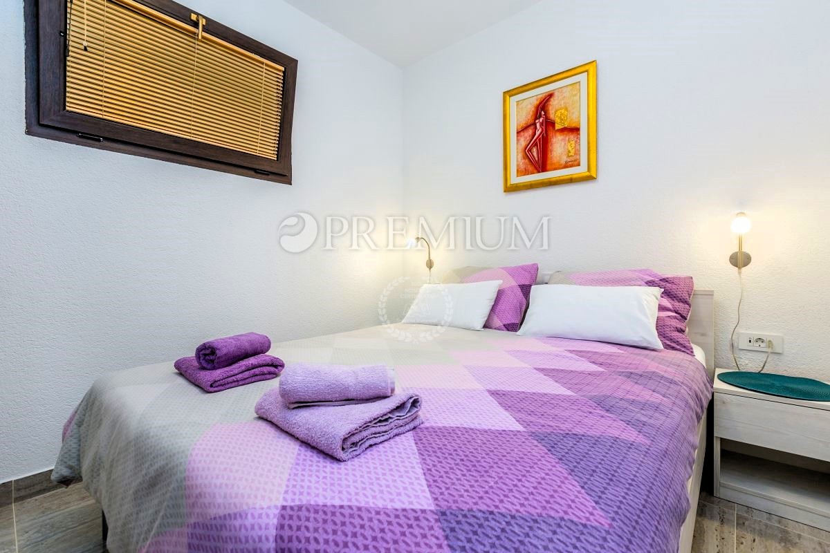 Malinska, apartma z urejenim vrtom in parkiriščem!