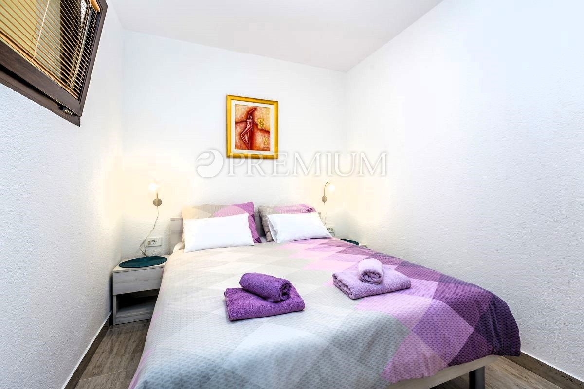 Malinska, apartma z urejenim vrtom in parkiriščem!