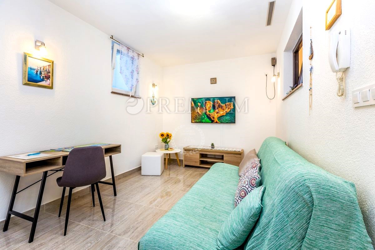 Malinska, apartma z urejenim vrtom in parkiriščem!