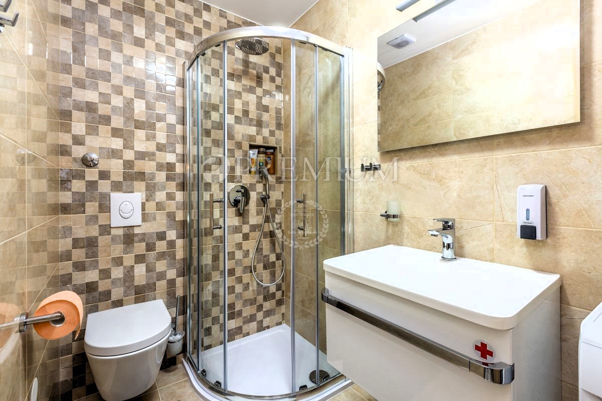 Malinska, apartma z urejenim vrtom in parkiriščem!