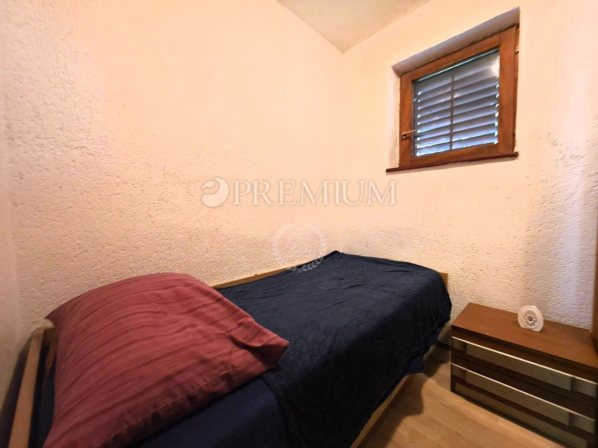 Vrbnik, okolica, Samostojna Hiša z Vrtom!