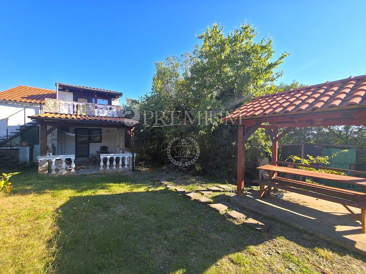 Vrbnik, okolica, Samostojna Hiša z Vrtom!