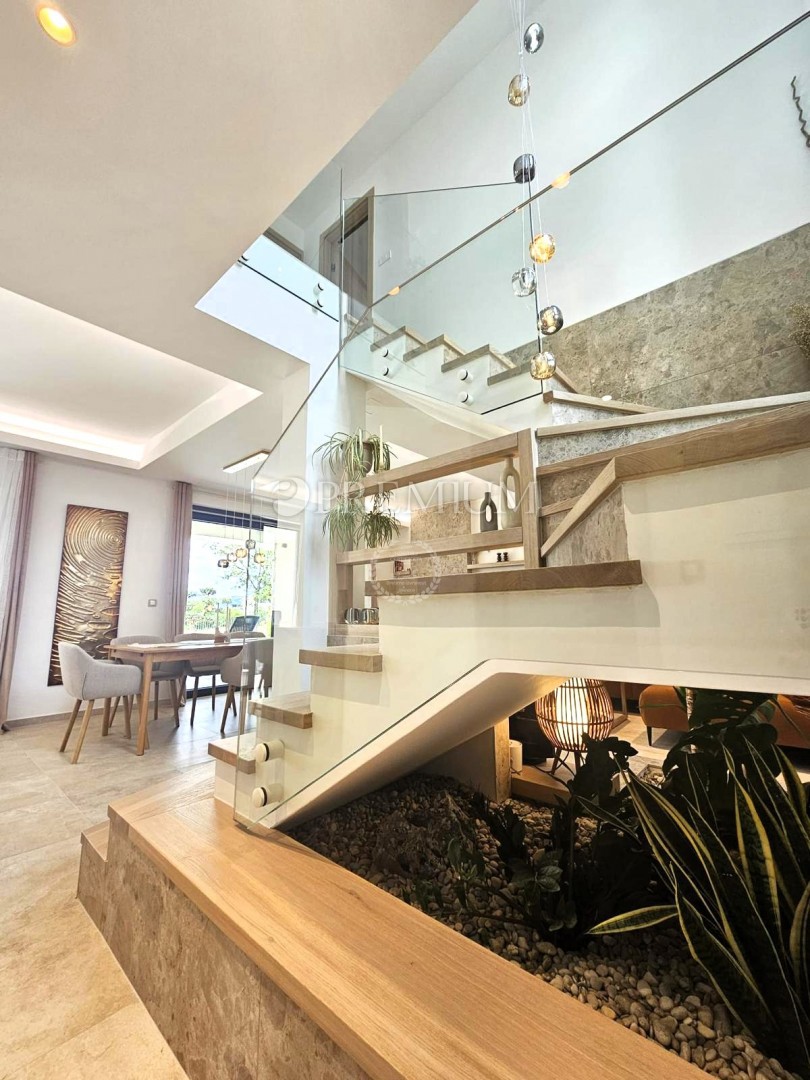 Samostojna hiša z bazenom – blizu mesta Krk!