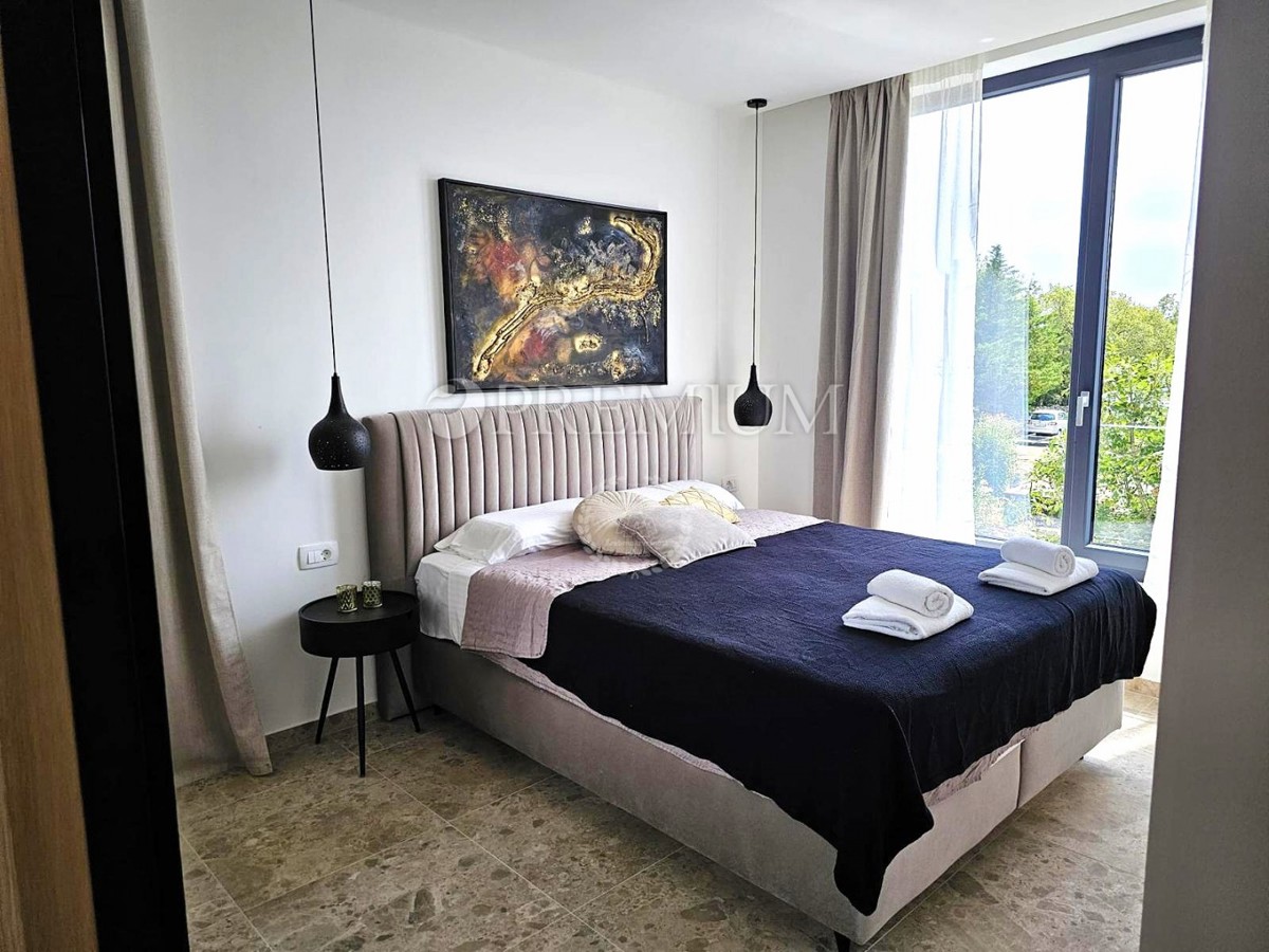 Samostojna hiša z bazenom – blizu mesta Krk!