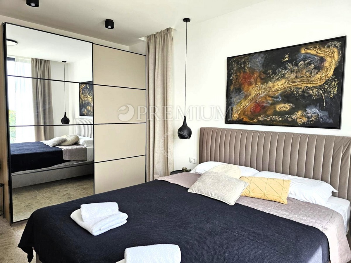 Samostojna hiša z bazenom – blizu mesta Krk!