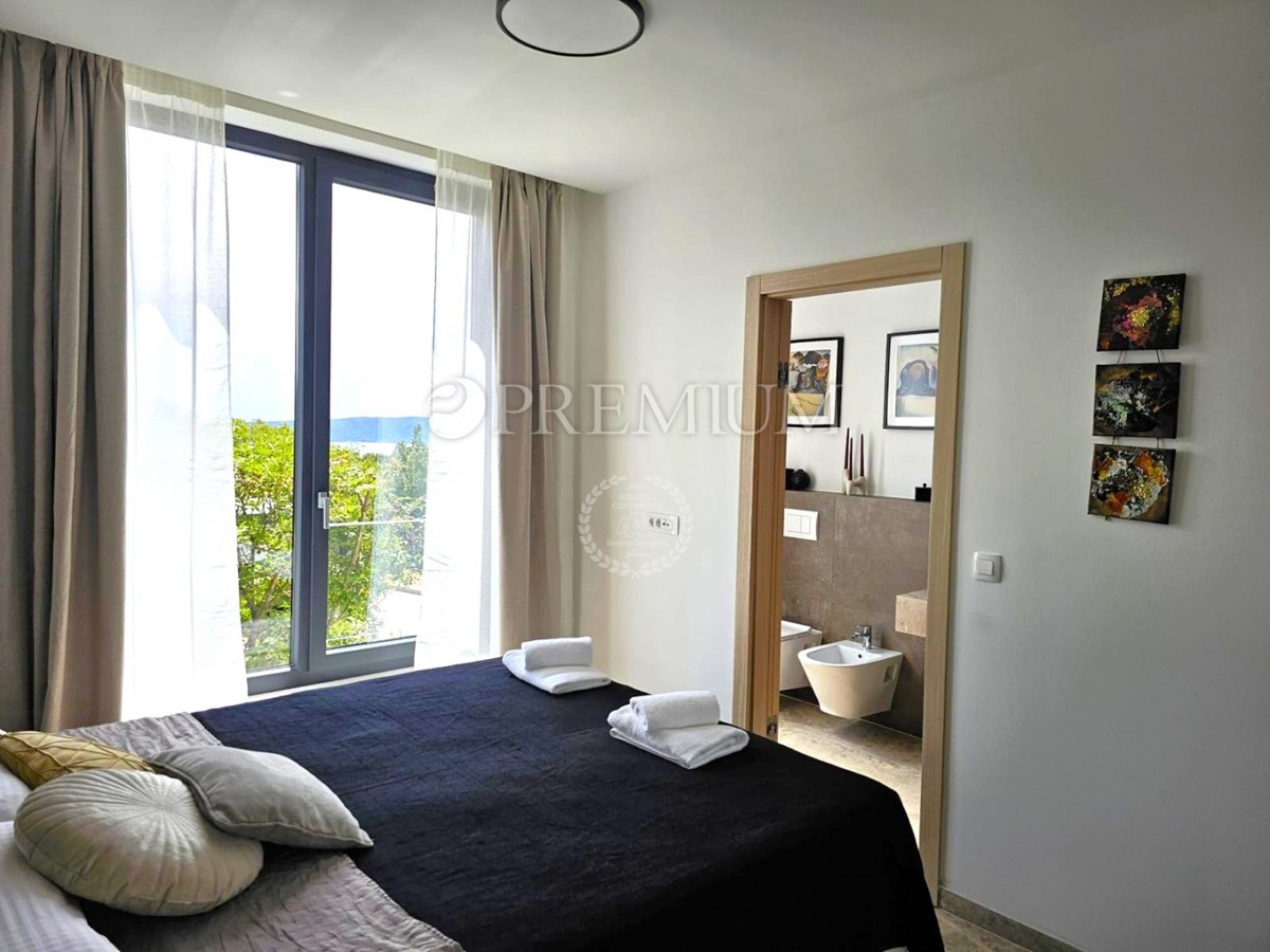 Samostojna hiša z bazenom – blizu mesta Krk!