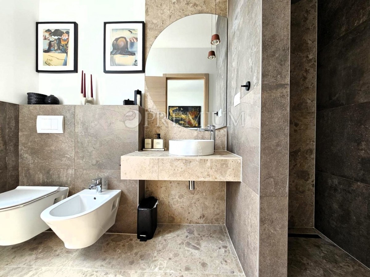 Samostojna hiša z bazenom – blizu mesta Krk!