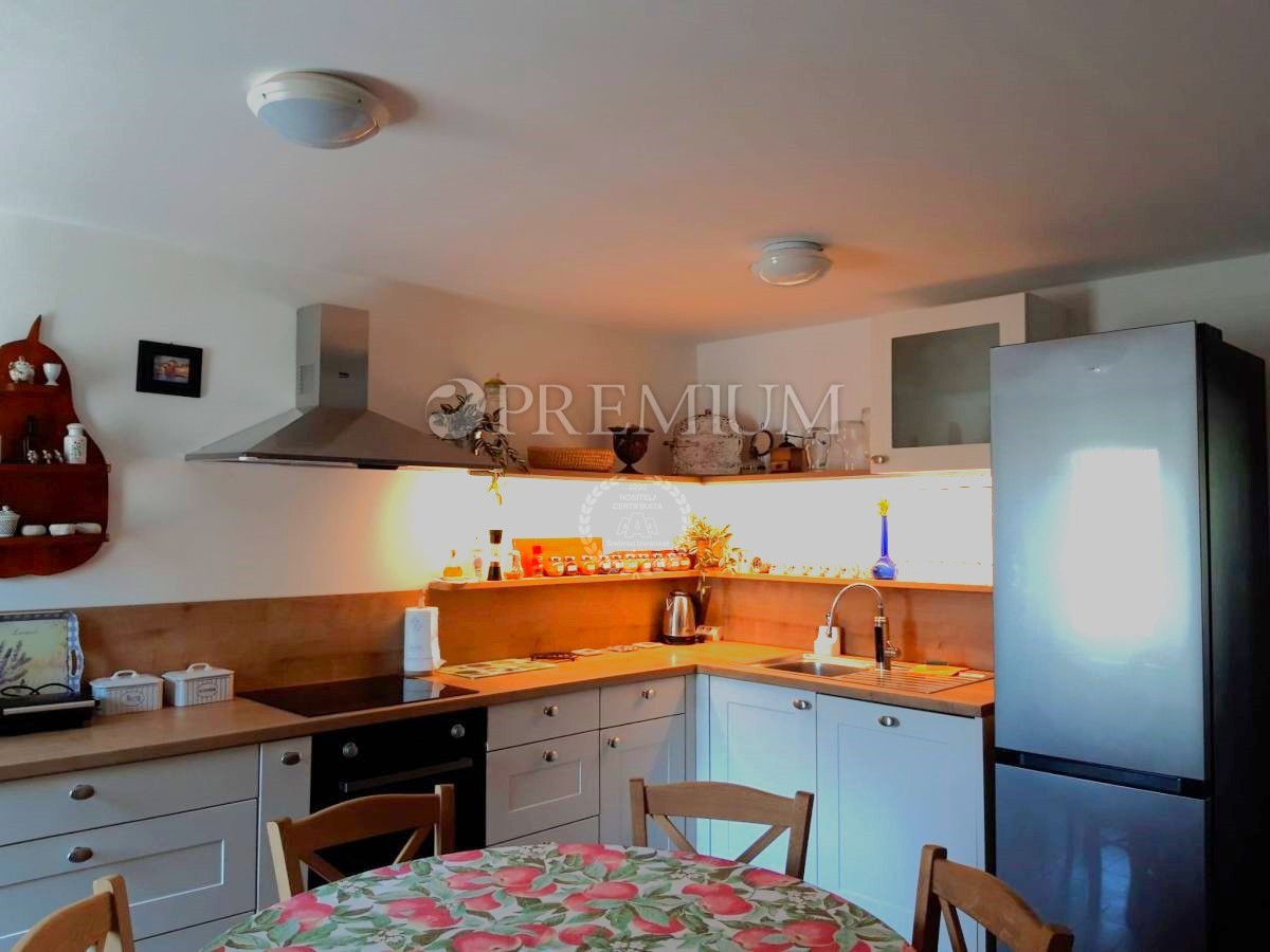 Okolica Malinske, kamnita hiša z bazenom in vrtom!