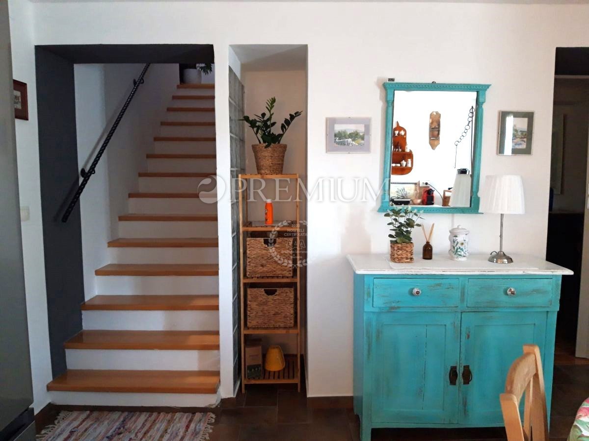 Okolica Malinske, kamnita hiša z bazenom in vrtom!