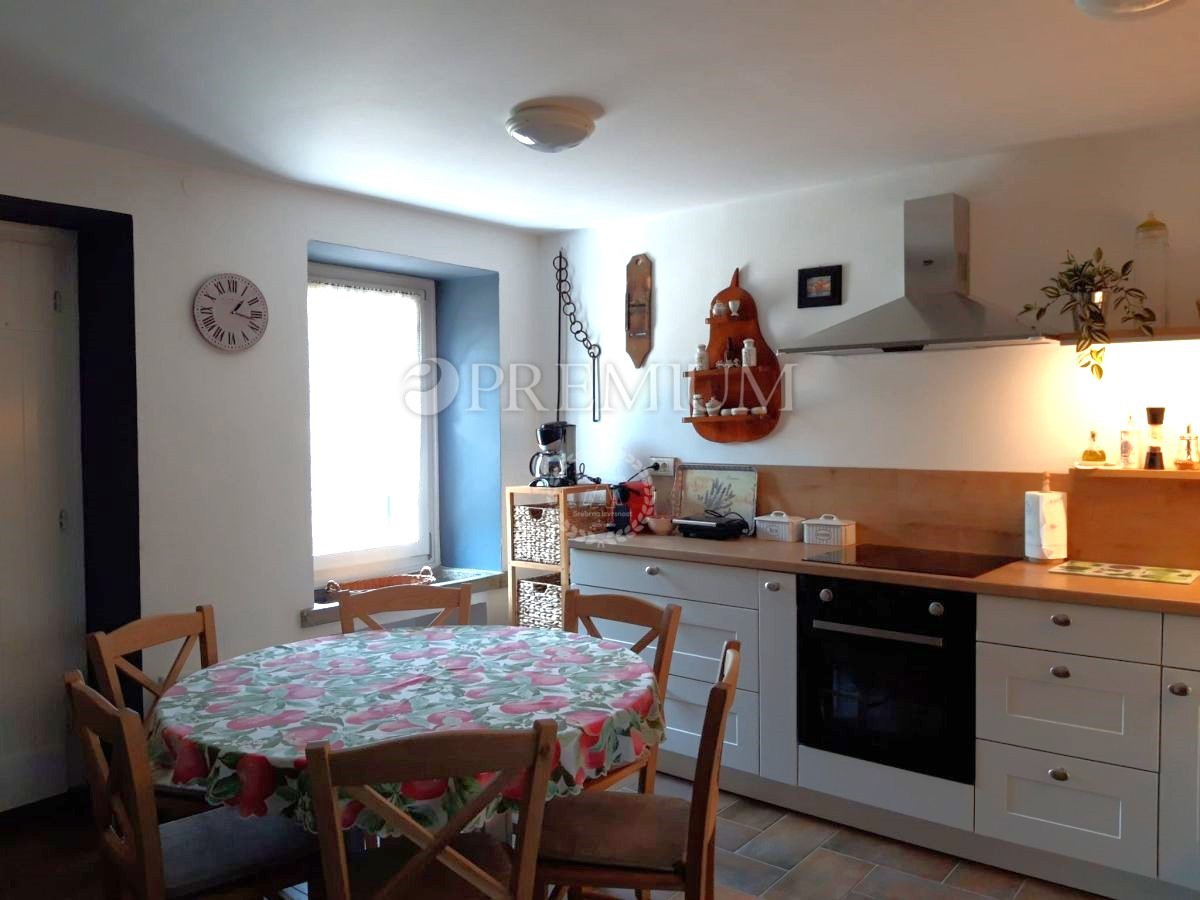 Okolica Malinske, kamnita hiša z bazenom in vrtom!